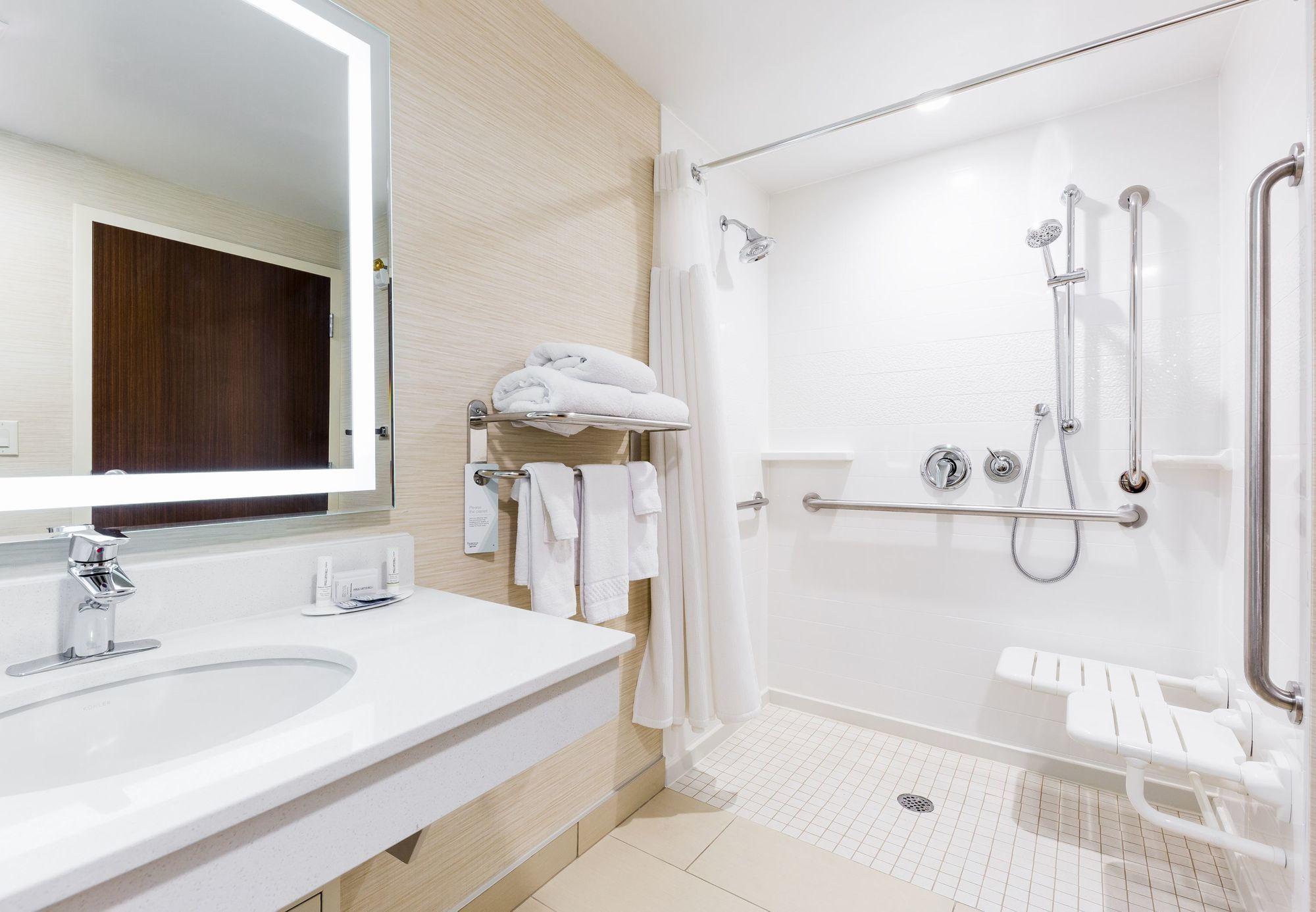 Fairfield Inn & Suites By Marriott Edmonton North מראה חיצוני תמונה