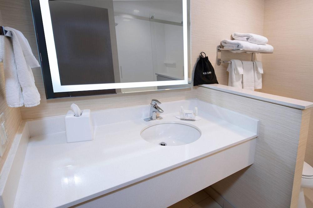 Fairfield Inn & Suites By Marriott Edmonton North מראה חיצוני תמונה