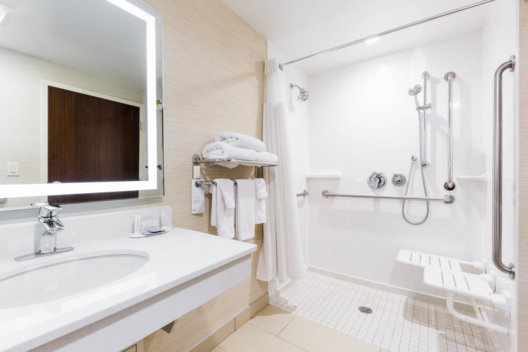 Fairfield Inn & Suites By Marriott Edmonton North מראה חיצוני תמונה